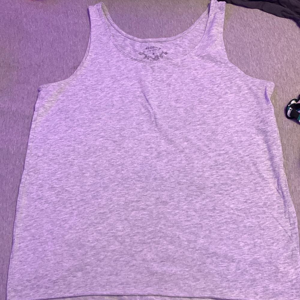 gray tank top